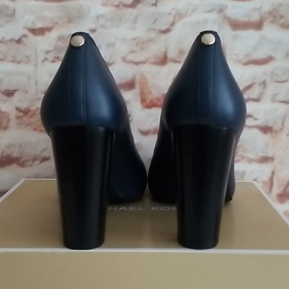 New Michael Kors Susan Leather Pumps - Picture 4 of 7